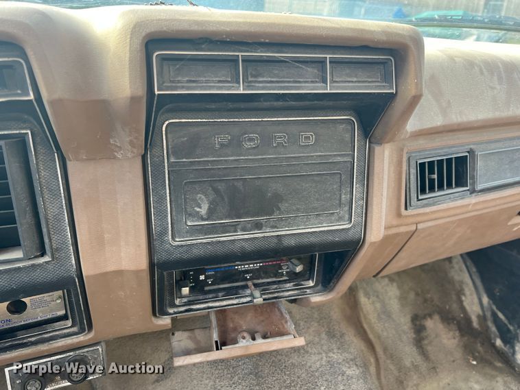 image for item ID9478 1988 Ford F700  dump truck