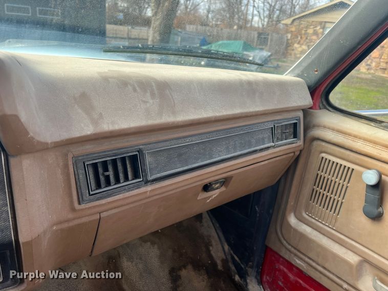 image for item ID9478 1988 Ford F700  dump truck