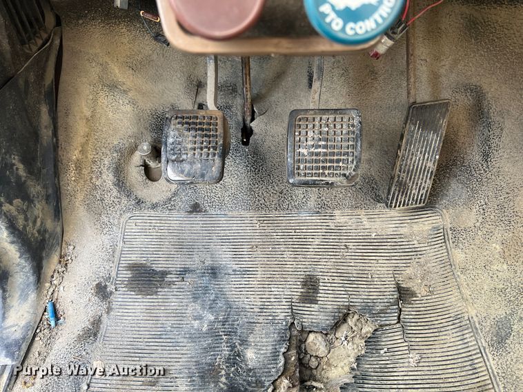 image for item ID9478 1988 Ford F700  dump truck