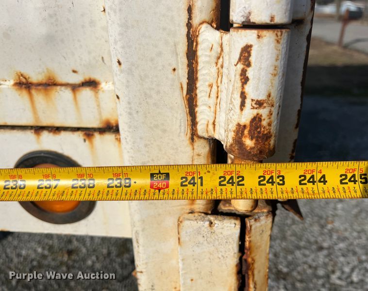 image for item ID9478 1988 Ford F700  dump truck