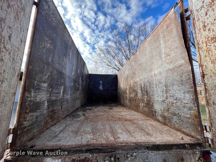 image for item ID9478 1988 Ford F700  dump truck