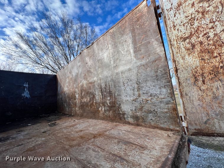 image for item ID9478 1988 Ford F700  dump truck