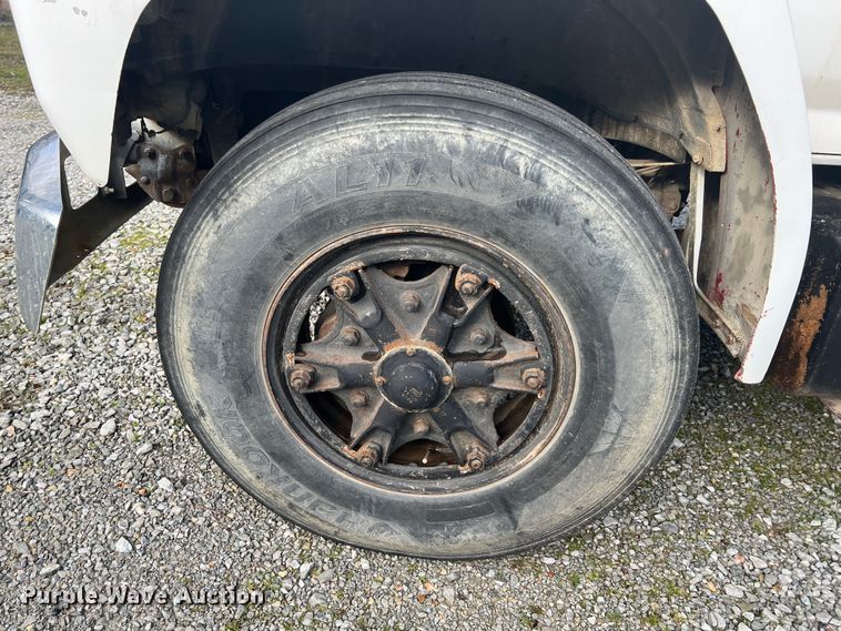 image for item ID9478 1988 Ford F700  dump truck