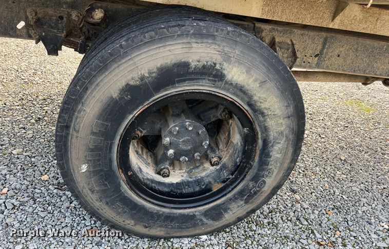 image for item ID9478 1988 Ford F700  dump truck