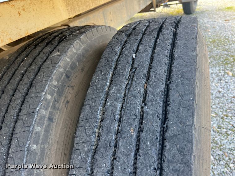 image for item ID9478 1988 Ford F700  dump truck