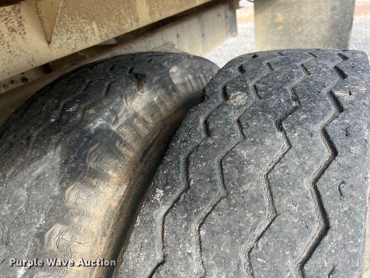 image for item ID9478 1988 Ford F700  dump truck