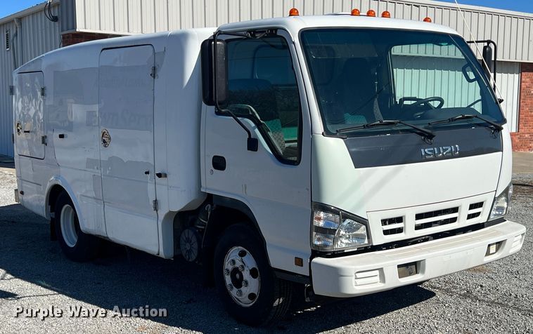 image for item ID9479 2007 Isuzu NPR  sprayer truck
