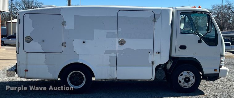 image for item ID9479 2007 Isuzu NPR  sprayer truck