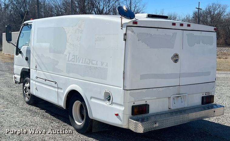 image for item ID9479 2007 Isuzu NPR  sprayer truck