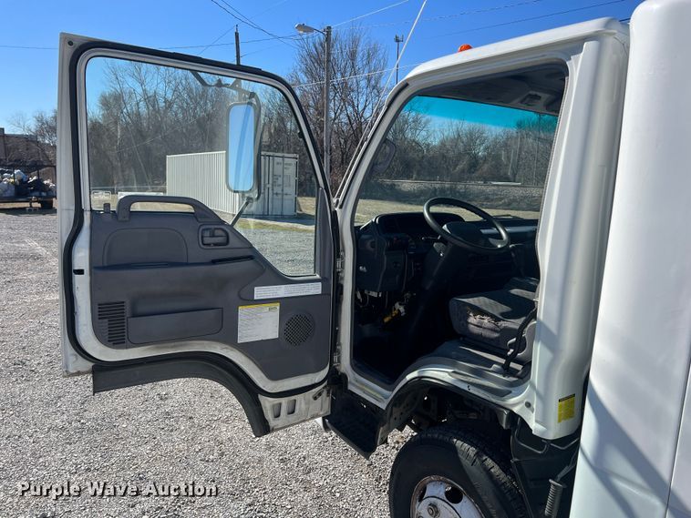 image for item ID9479 2007 Isuzu NPR  sprayer truck