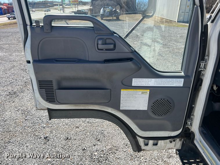 image for item ID9479 2007 Isuzu NPR  sprayer truck