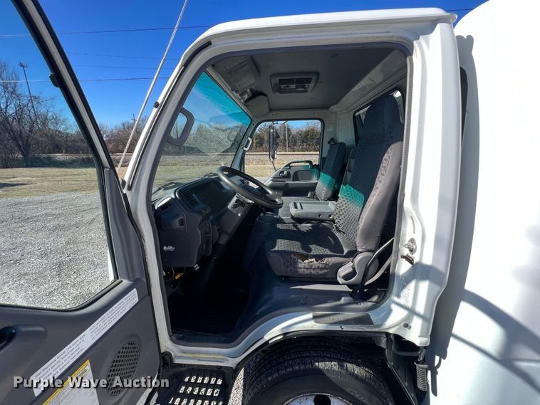 image for item ID9479 2007 Isuzu NPR  sprayer truck