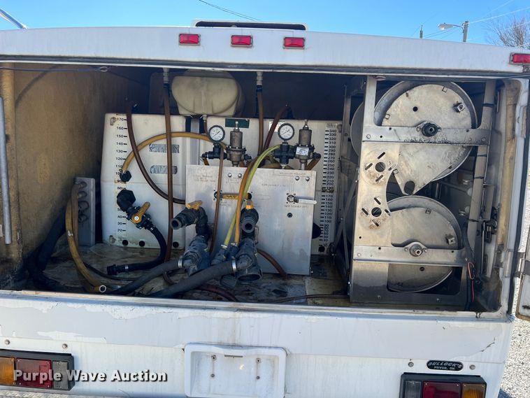 image for item ID9479 2007 Isuzu NPR  sprayer truck