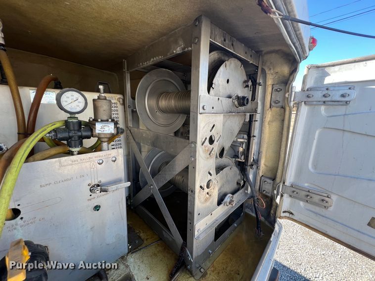 image for item ID9479 2007 Isuzu NPR  sprayer truck