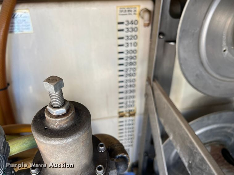 image for item ID9479 2007 Isuzu NPR  sprayer truck