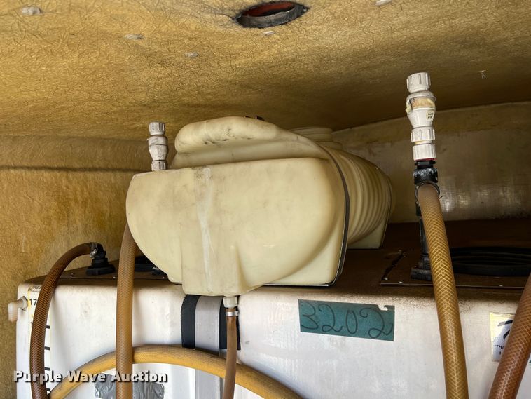 image for item ID9479 2007 Isuzu NPR  sprayer truck