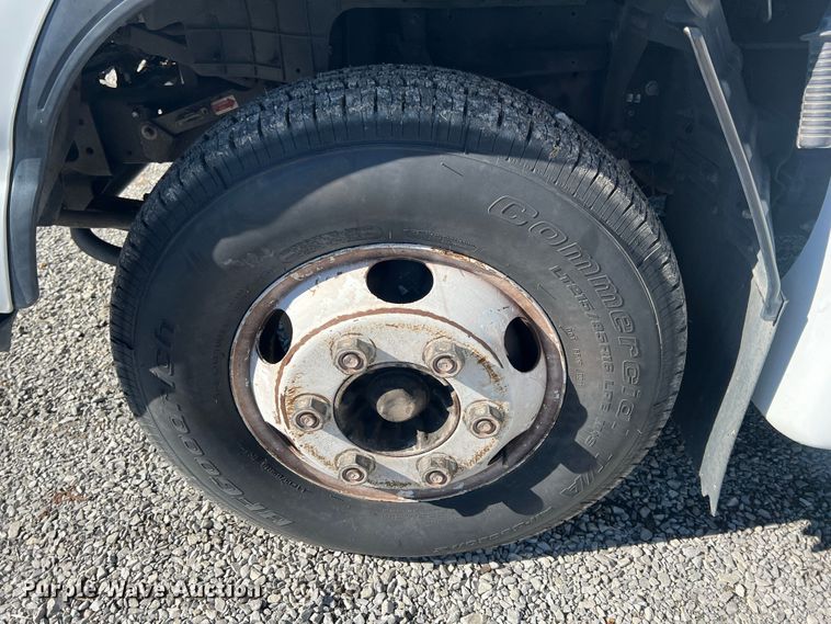 image for item ID9479 2007 Isuzu NPR  sprayer truck