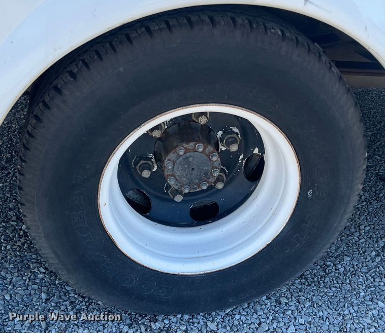 image for item ID9479 2007 Isuzu NPR  sprayer truck