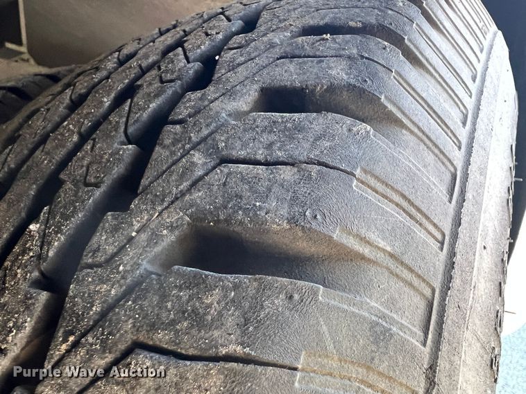 image for item ID9479 2007 Isuzu NPR  sprayer truck