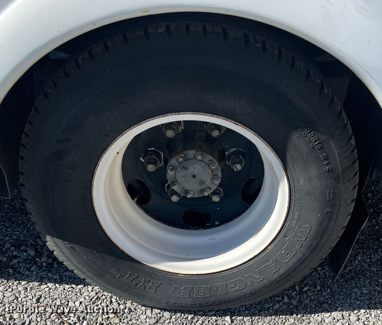 image for item ID9479 2007 Isuzu NPR  sprayer truck