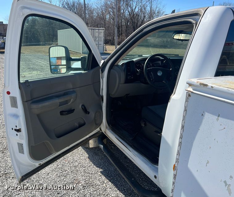 image for item ID9480 2007 Chevrolet 3500HD  utility bed pickup truck