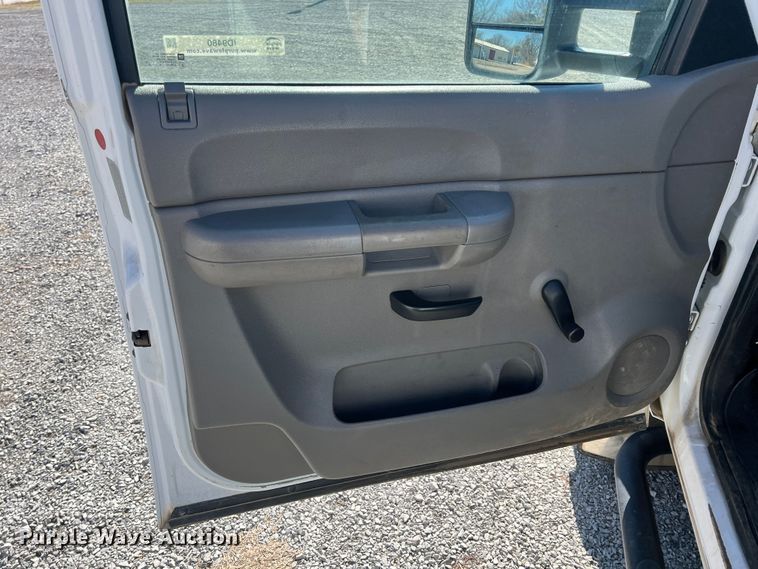 image for item ID9480 2007 Chevrolet 3500HD  utility bed pickup truck