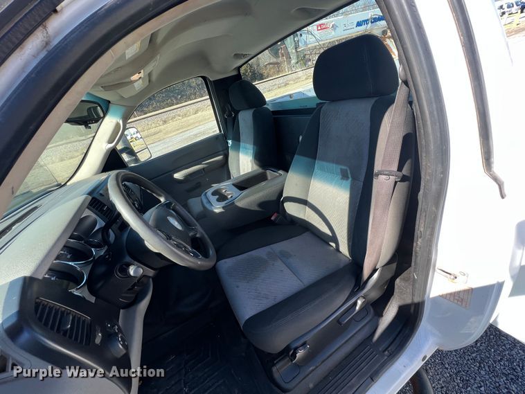 image for item ID9480 2007 Chevrolet 3500HD  utility bed pickup truck