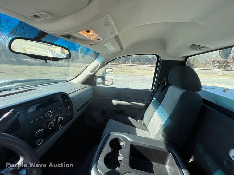 image for item ID9480 2007 Chevrolet 3500HD  utility bed pickup truck