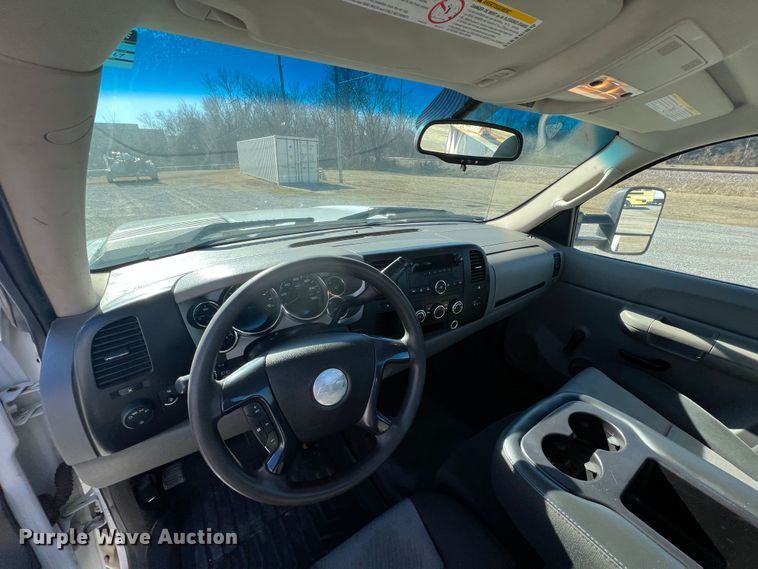 image for item ID9480 2007 Chevrolet 3500HD  utility bed pickup truck