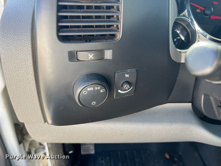 image for item ID9480 2007 Chevrolet 3500HD  utility bed pickup truck