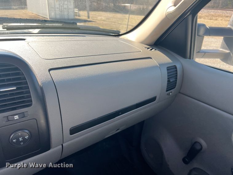 image for item ID9480 2007 Chevrolet 3500HD  utility bed pickup truck