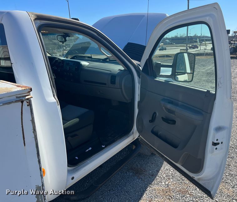 image for item ID9480 2007 Chevrolet 3500HD  utility bed pickup truck