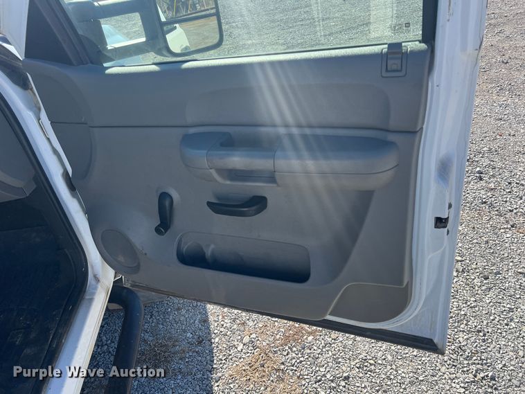 image for item ID9480 2007 Chevrolet 3500HD  utility bed pickup truck