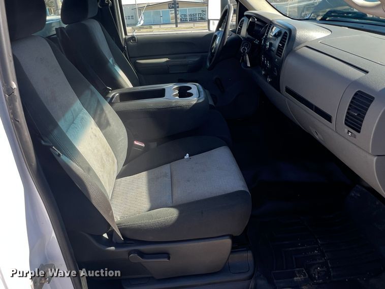 image for item ID9480 2007 Chevrolet 3500HD  utility bed pickup truck