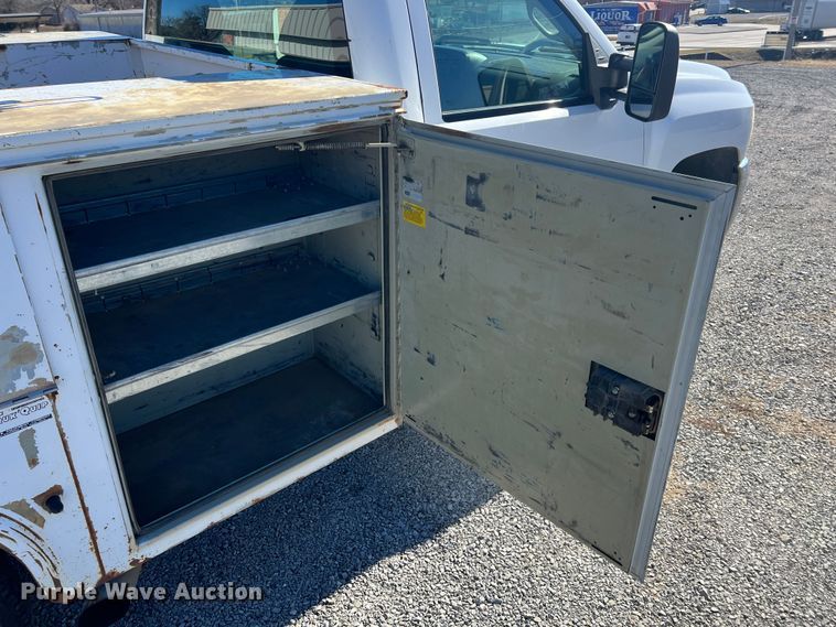 image for item ID9480 2007 Chevrolet 3500HD  utility bed pickup truck