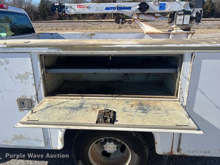 image for item ID9480 2007 Chevrolet 3500HD  utility bed pickup truck