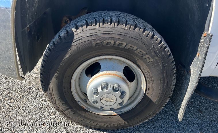 image for item ID9480 2007 Chevrolet 3500HD  utility bed pickup truck