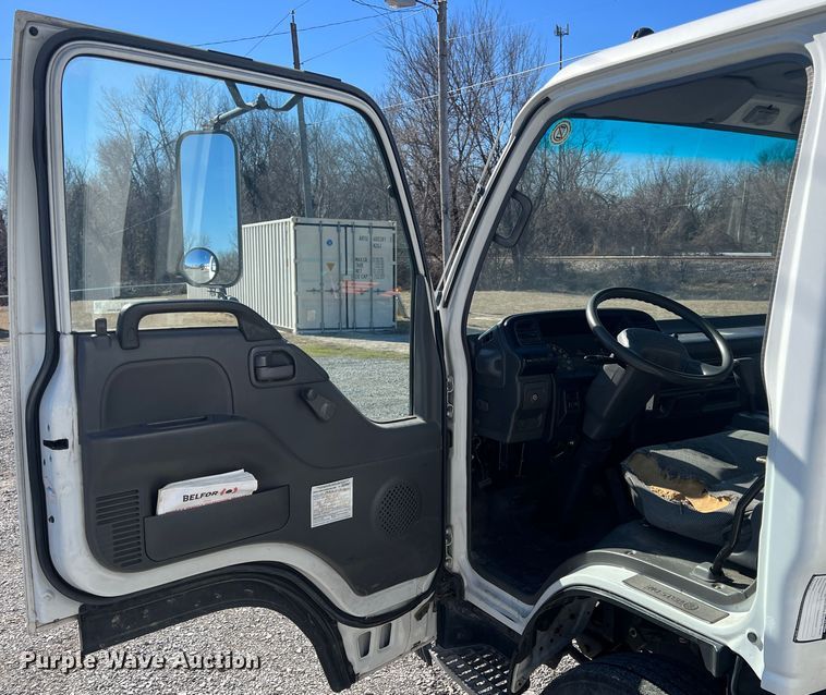 image for item ID9481 1999 GMC W4500  box truck