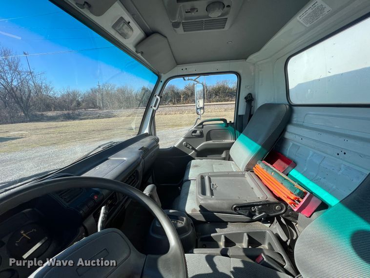 image for item ID9481 1999 GMC W4500  box truck