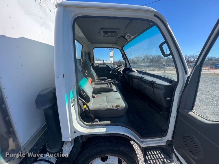 image for item ID9481 1999 GMC W4500  box truck