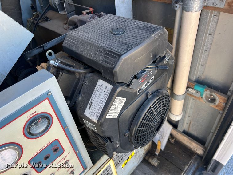 image for item ID9481 1999 GMC W4500  box truck