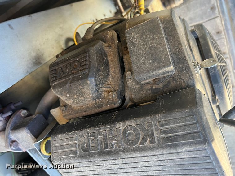 image for item ID9481 1999 GMC W4500  box truck