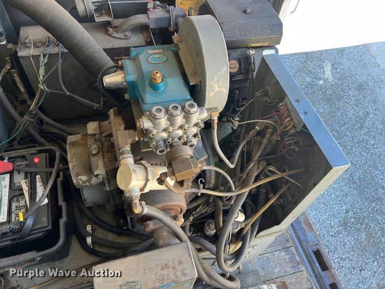 image for item ID9481 1999 GMC W4500  box truck