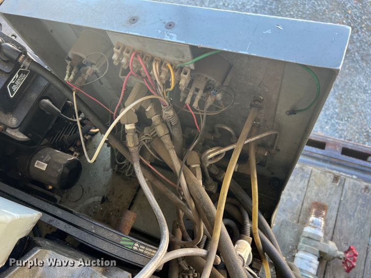 image for item ID9481 1999 GMC W4500  box truck