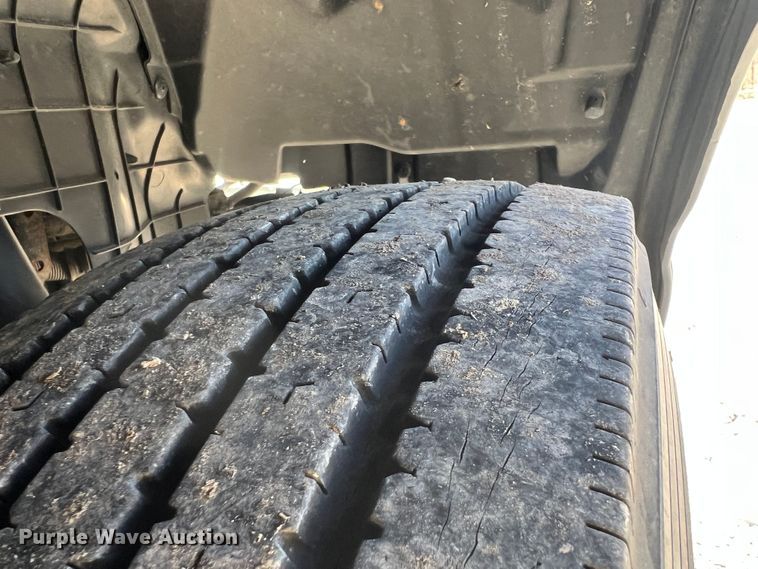 image for item ID9481 1999 GMC W4500  box truck