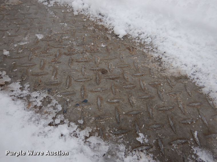 image for item IO9332 2000 Chevrolet C3500  flatbed pickup truck