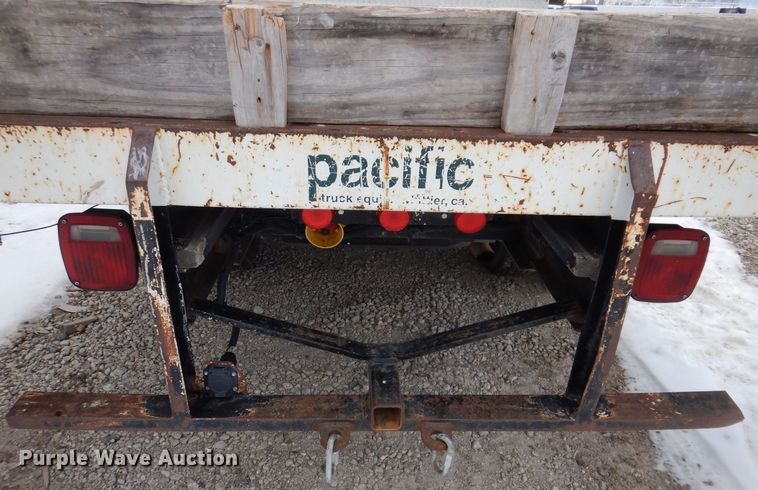 image for item IO9332 2000 Chevrolet C3500  flatbed pickup truck