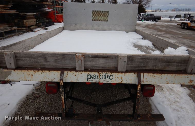 image for item IO9332 2000 Chevrolet C3500  flatbed pickup truck