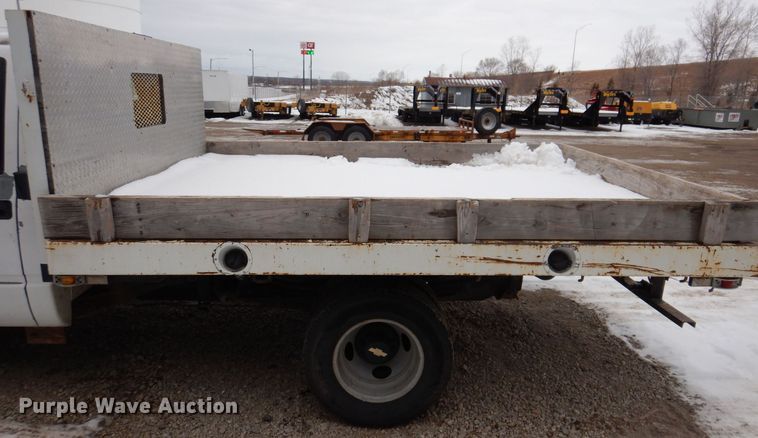 image for item IO9332 2000 Chevrolet C3500  flatbed pickup truck
