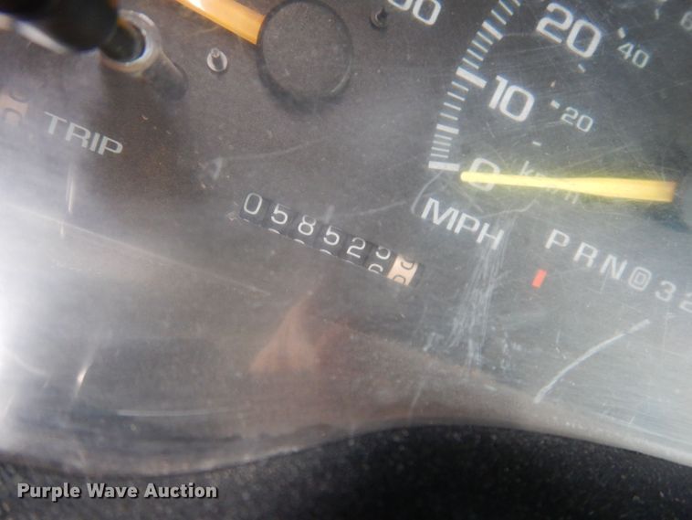 image for item IO9332 2000 Chevrolet C3500  flatbed pickup truck